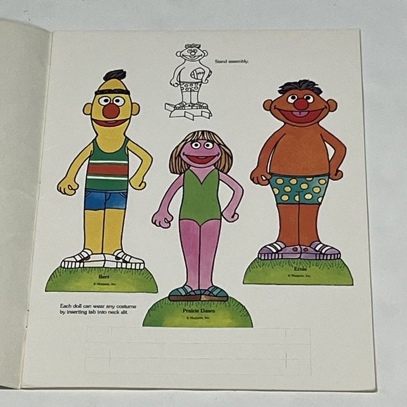 Vintage 1984 Golden Sesame Street Paper Doll Book Season Bert Ernie Prairie Dawn - Picture 11 of 16
